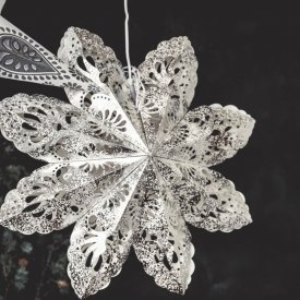 Julstjärna Snowflake Sparkle, Majas Cottage