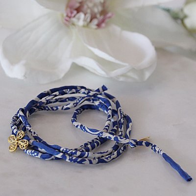 Wishbracelet, armband, gold, blått siden, Yvone Christa New York